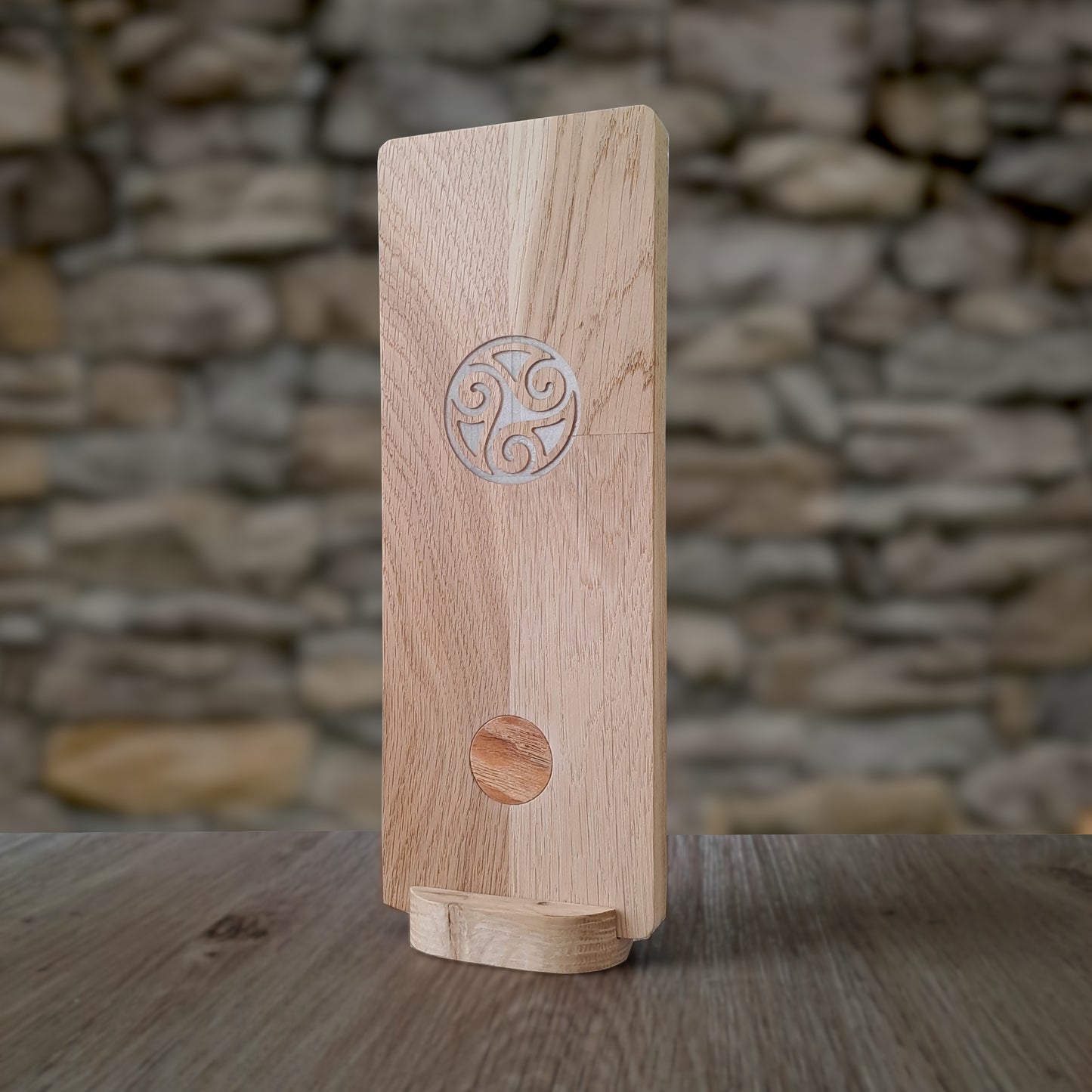 Triskele Holzlampe dimmbar | Keltische Lampe mit Touchsensor | Leuchtendes Symbol, Handarbeit aus Massivholz, Natur Licht, Naturdeko, LED