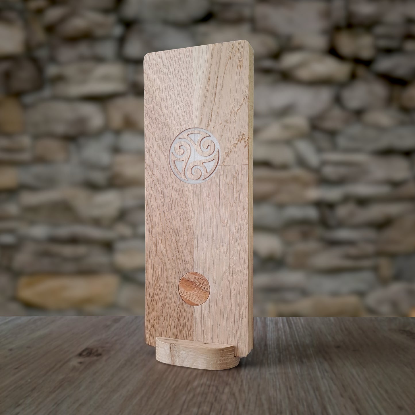 Triskele Holzlampe dimmbar | Keltische Lampe mit Touchsensor | Leuchtendes Symbol, Handarbeit aus Massivholz, Natur Licht, Naturdeko, LED